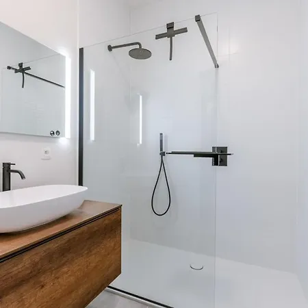 Brand New Pet Friendly With Parking Apartamento