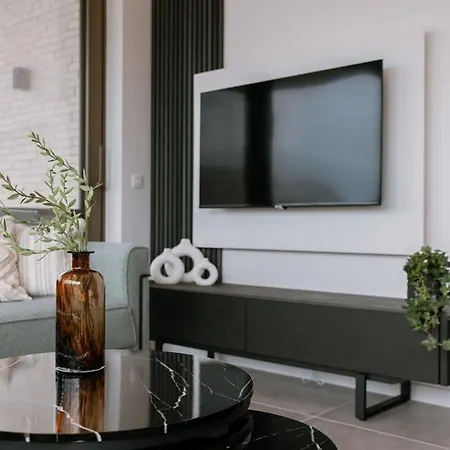 Brand New Pet Friendly With Parking Apartamento
