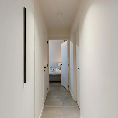 Brand New Pet Friendly With Parking * Ostende