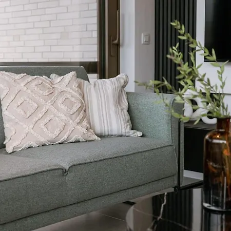 Brand New Pet Friendly With Parking Ostend